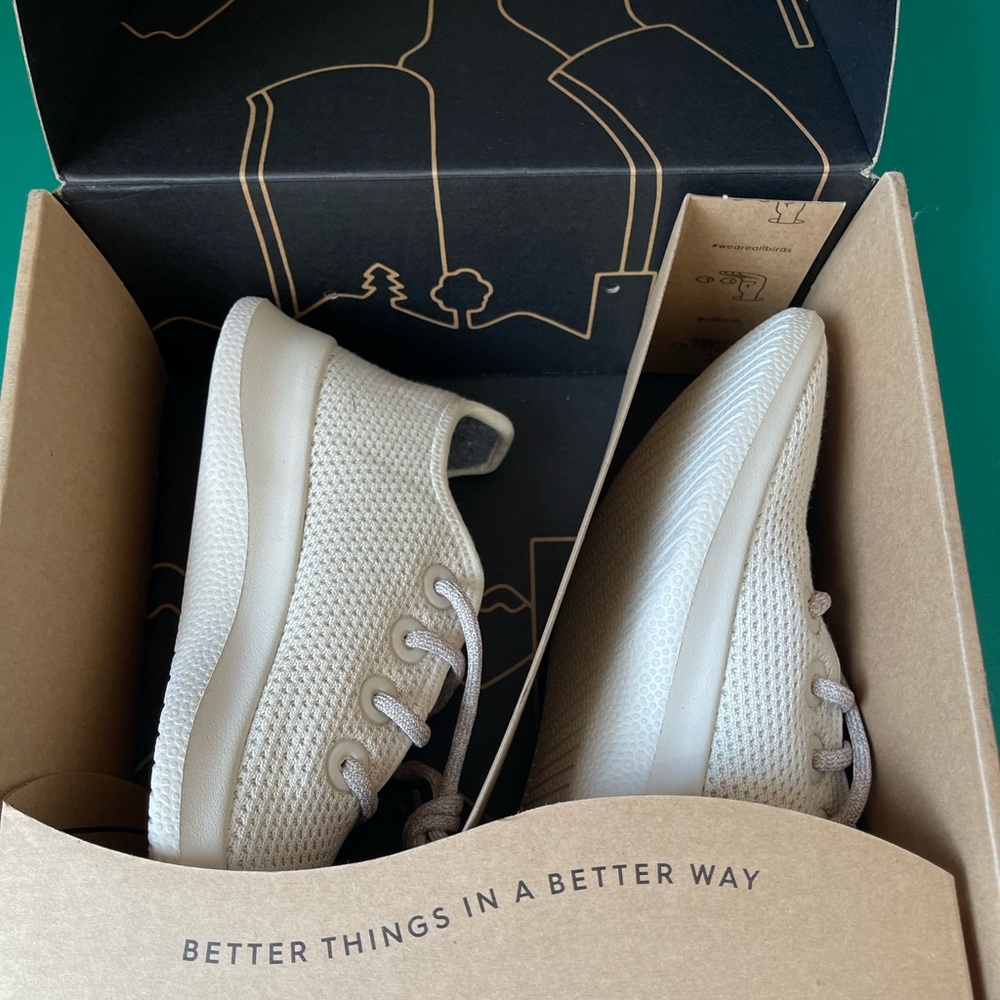 This is a very comfortable shoe! For more information please see shoebox